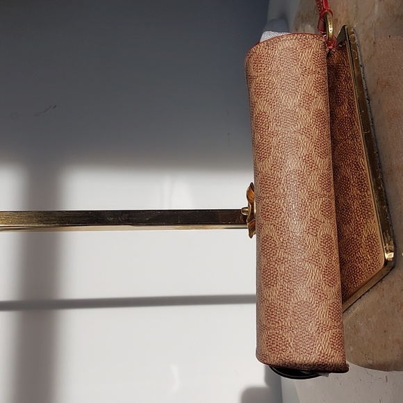 Coach tea rose retail sunglasses case in signature print - Picture 4 of 7